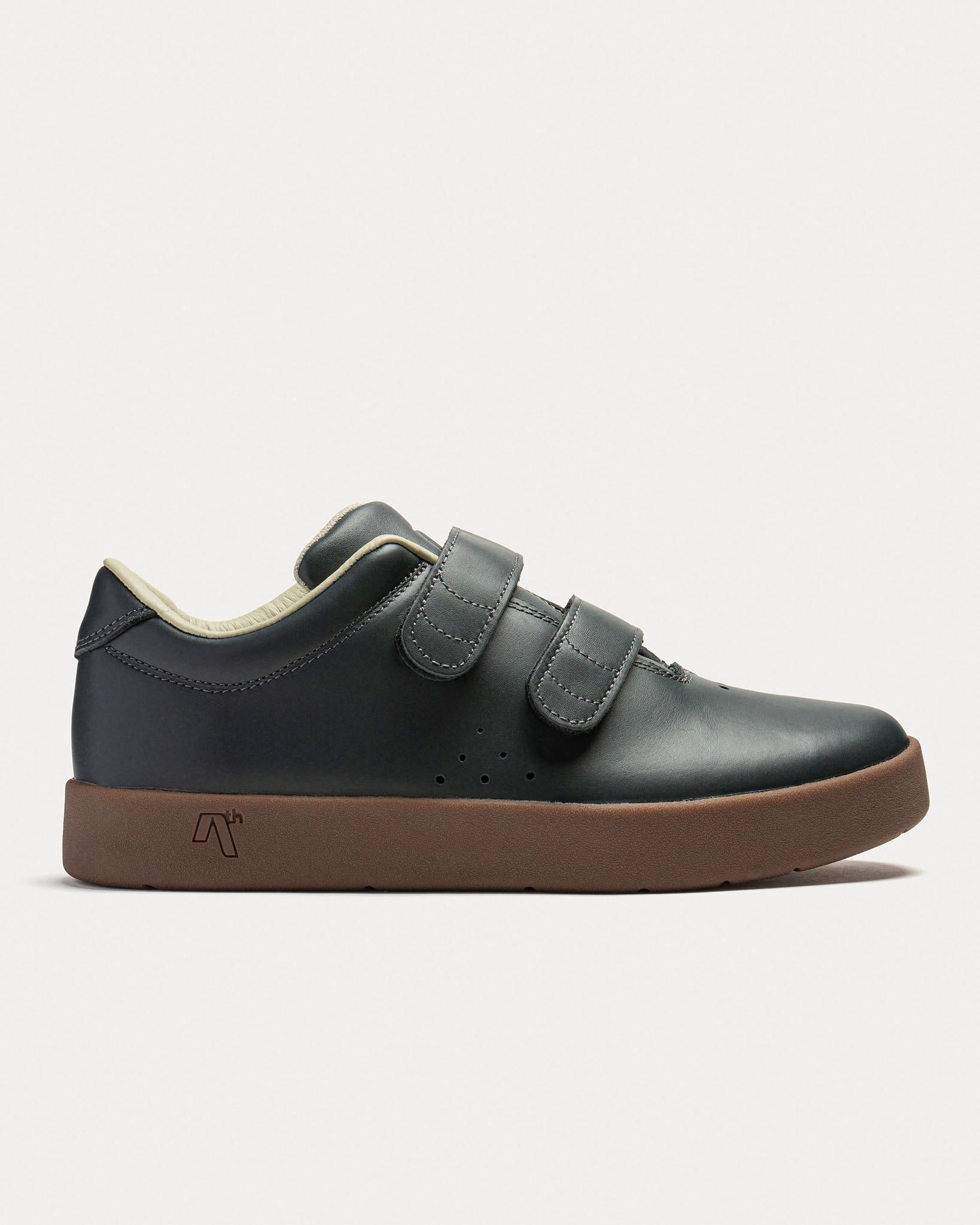 AREth Footwear