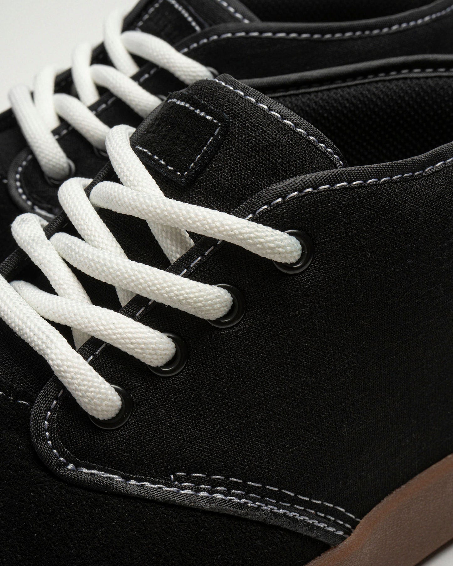 BULIT Black × White Stitch