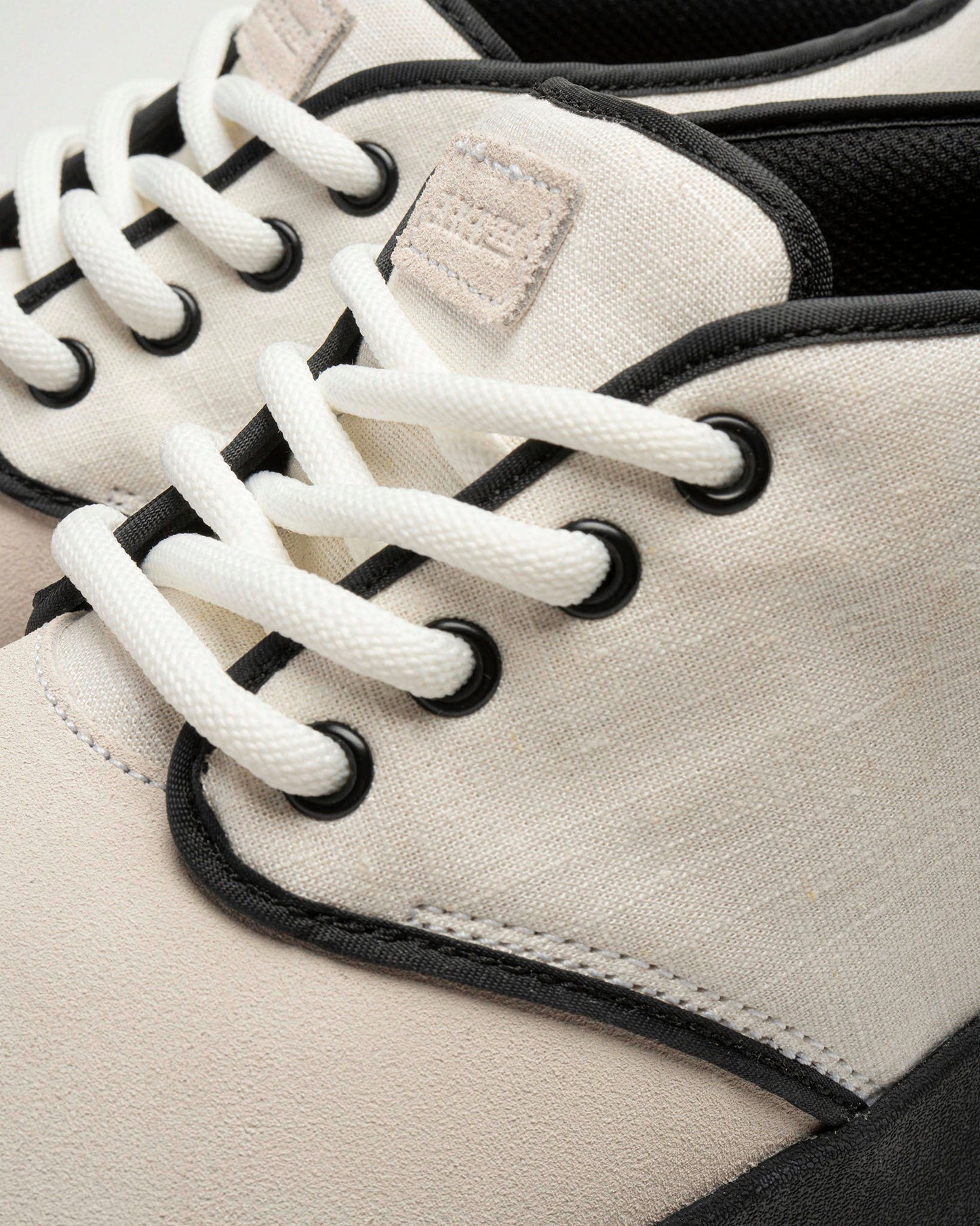 BULIT White Black