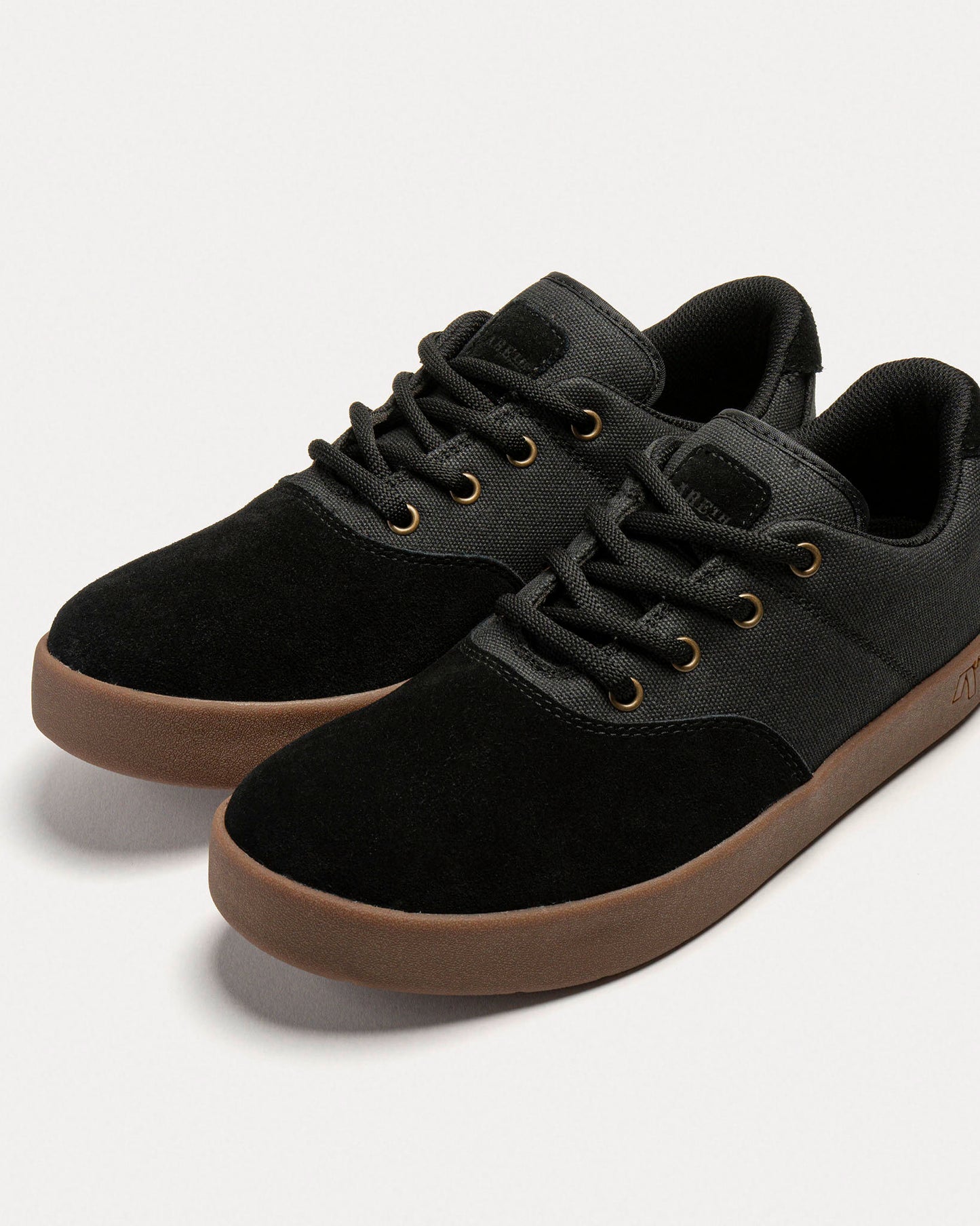 PLUG Black / Gum