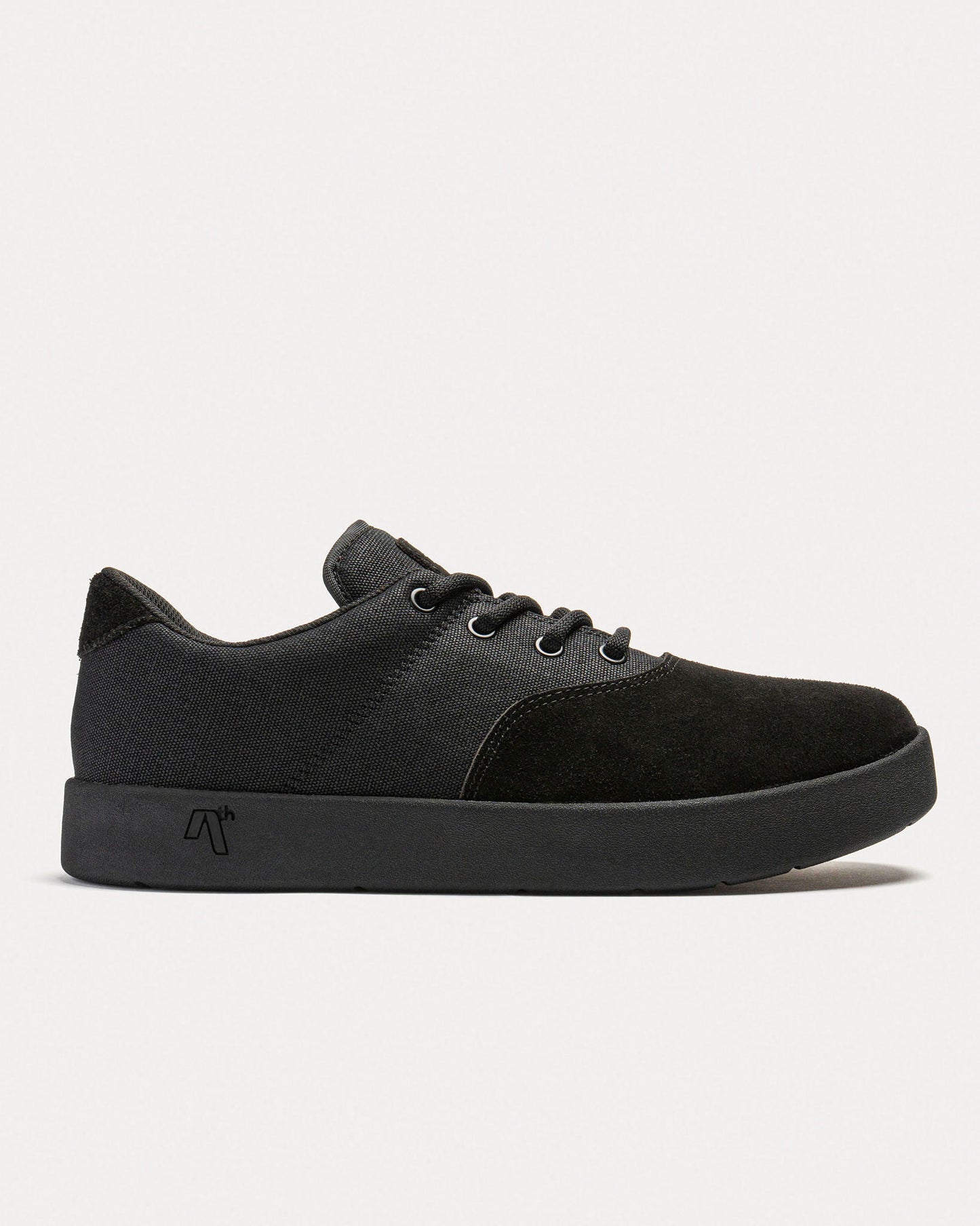 PLUG All Black