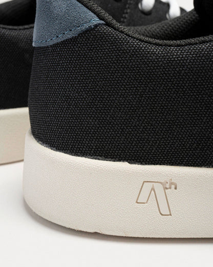 PLUG Blue × Black