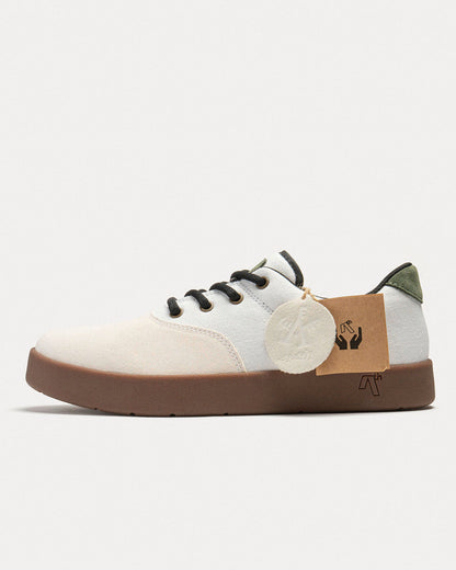 PLUG White